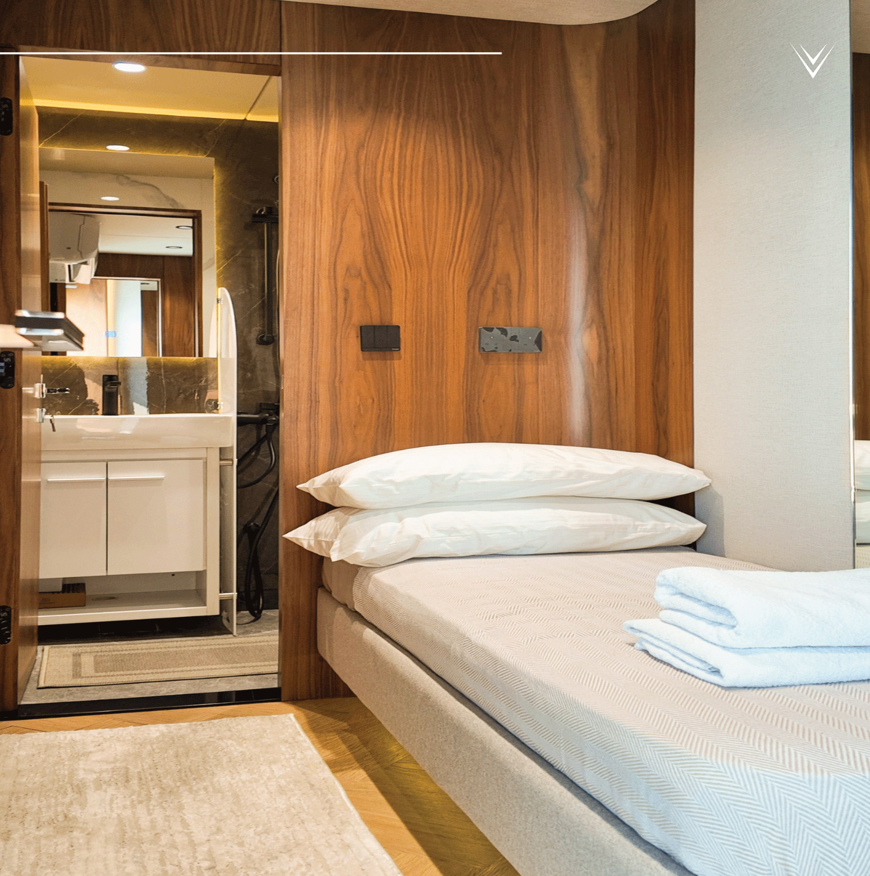 RISE 60 captain cabin with berth, vanity and mirrored wardrobe